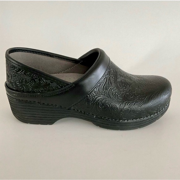 Dansko Clogs Women 8.5 Black Tooled Leather Comfort Nursing Professional - Picture 6 of 8